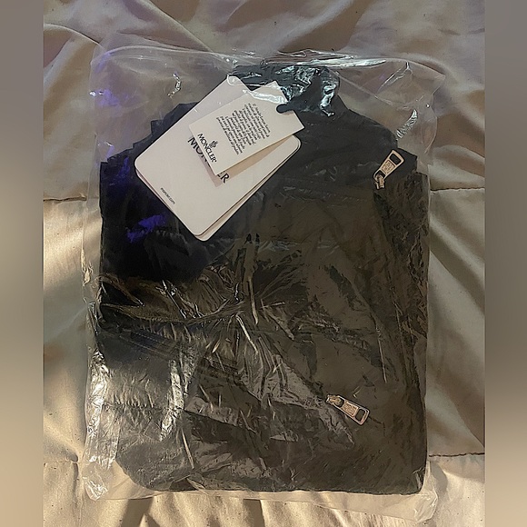 Brand New Large unworn Moncler Black Down Gui Vest - Picture 4 of 5